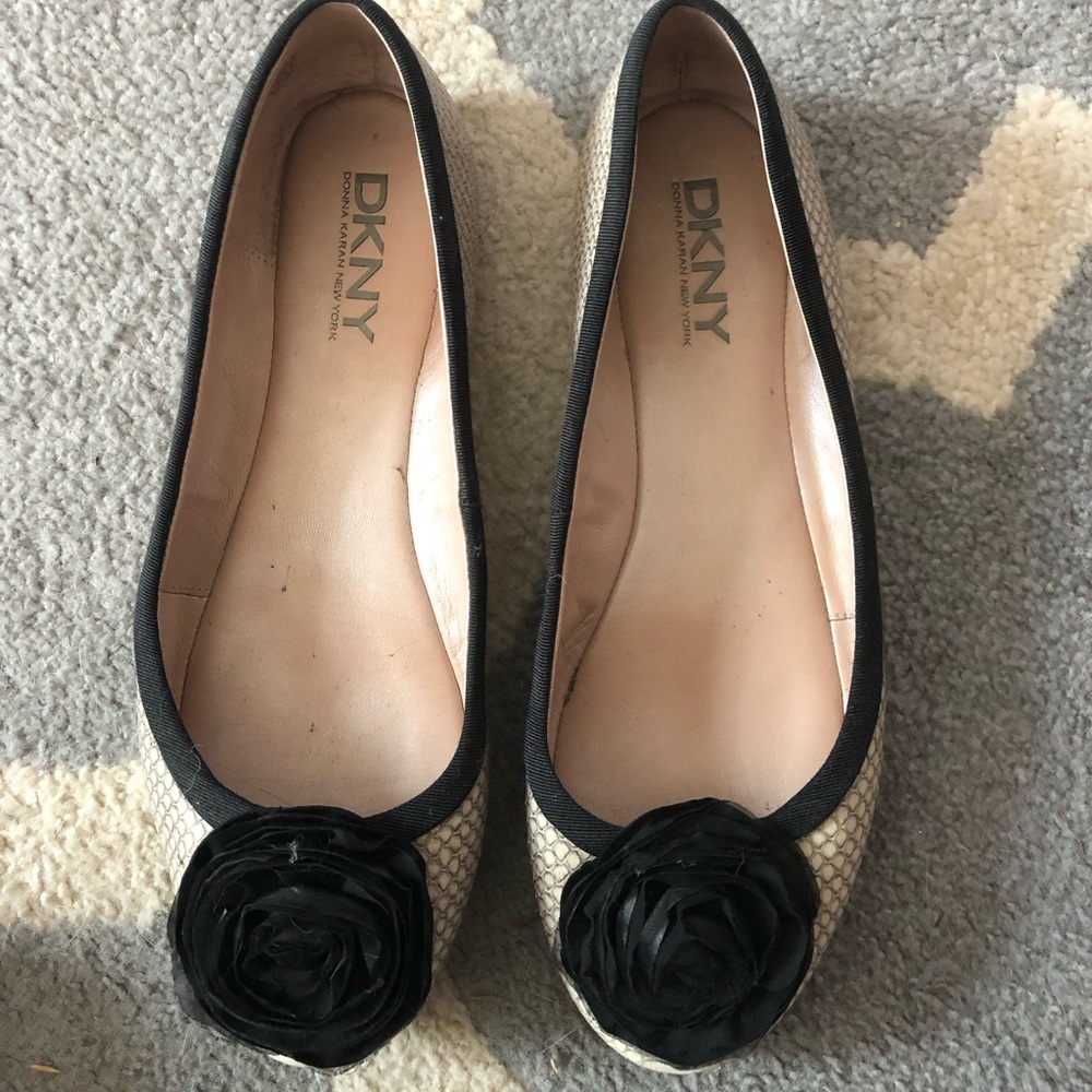 DKNY Donna Karan New York Flats size 10